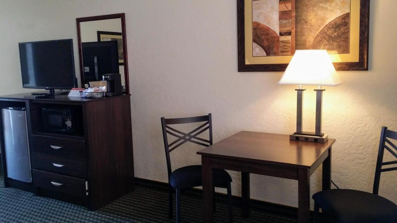 Super 8 By Wyndham Wendover Extérieur photo