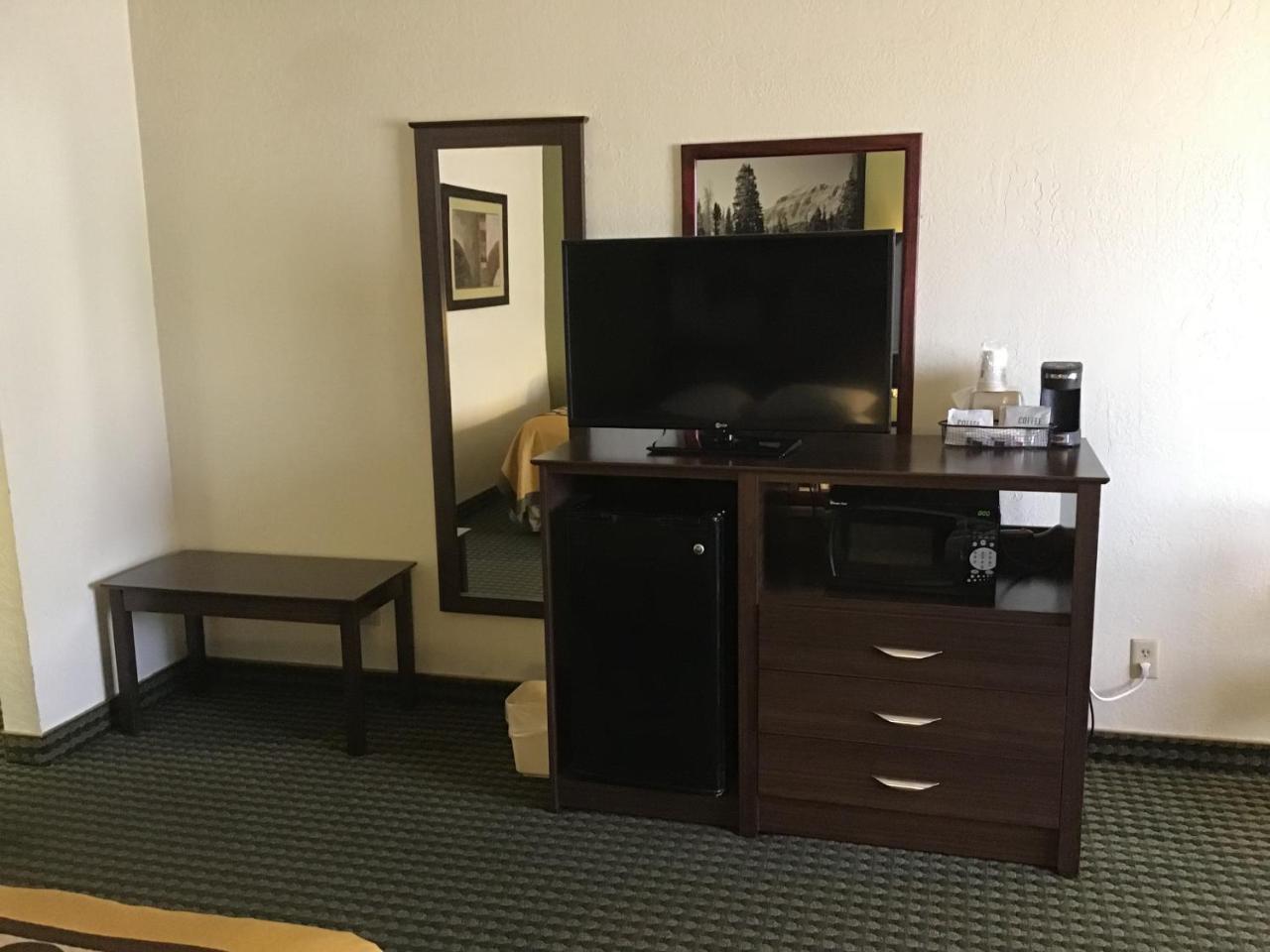 Super 8 By Wyndham Wendover Extérieur photo