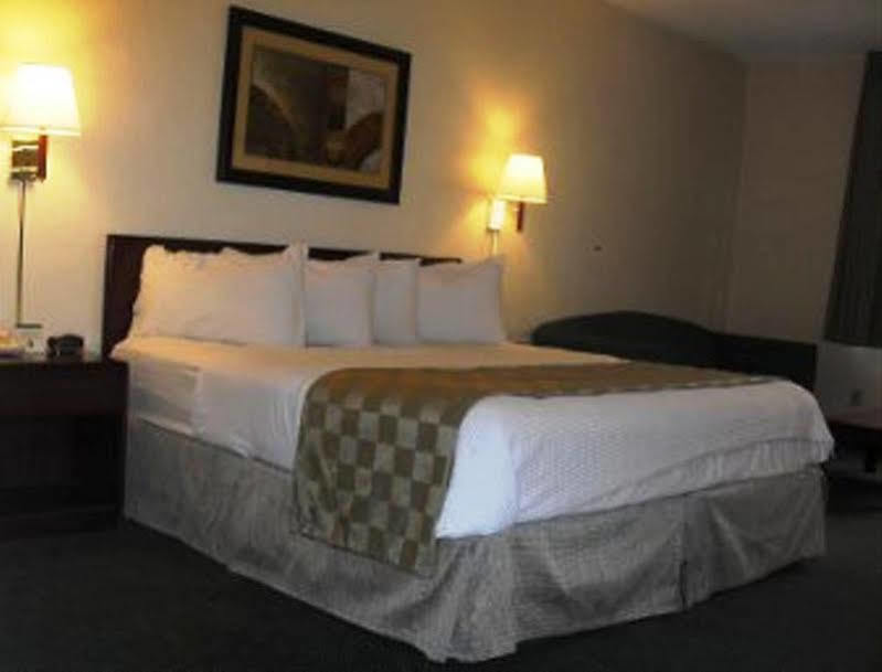 Super 8 By Wyndham Wendover Extérieur photo